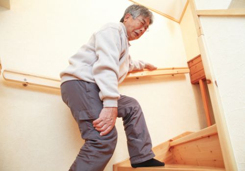 Nguyên nhân và triệu chứng của thoái hoá khớp